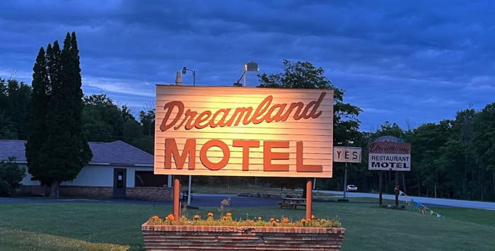 Dreamland Motel - Web Listing (newer photo)